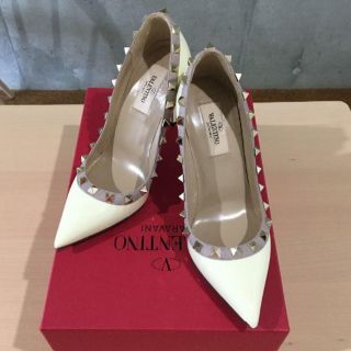 ヴァレンティノ(VALENTINO)の★VALENTINO★ ロックスタッズ パンプス アイボリー［34.5］(ハイヒール/パンプス)