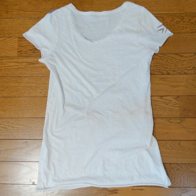 goa(ゴア)のgoa   フェザー柄　羽　Tシャツ   goaTシャツ レディースのトップス(Tシャツ(半袖/袖なし))の商品写真