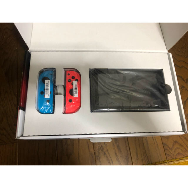 Nintendo Switch(ニンテンドースイッチ)のNintendo Switch Joy-Con (L) ネオンブルー/ (R)  エンタメ/ホビーのゲームソフト/ゲーム機本体(家庭用ゲーム機本体)の商品写真