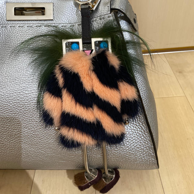 FENDI(フェンディ)の心斎橋大丸で購入　箱に入れ、緩衝材も詰めて保管していたため状態すごくいいです レディースのバッグ(ハンドバッグ)の商品写真