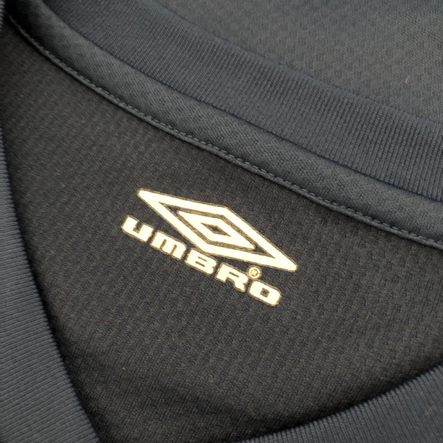 UMBRO(アンブロ)のUMBRO ノースリーブ/adidas NIKE PUMA スポーツ  スポーツ/アウトドアのサッカー/フットサル(ウェア)の商品写真
