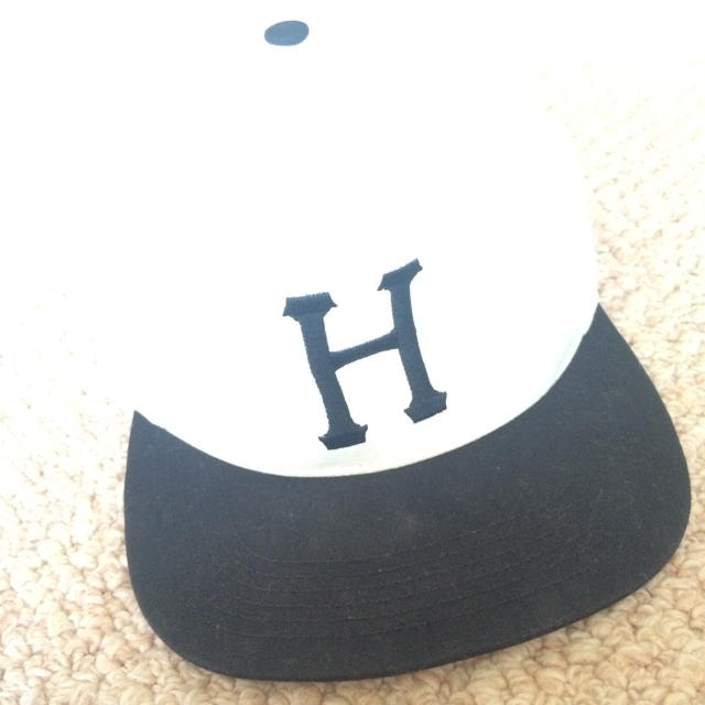 HUF(ハフ)のHUF キャップ 汚れあり メンズの帽子(キャップ)の商品写真