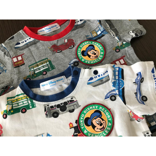 Disney(ディズニー)のディズニーリゾート　■ 乗り物　Tシャツ　二枚セット キッズ/ベビー/マタニティのベビー服(~85cm)(Ｔシャツ)の商品写真