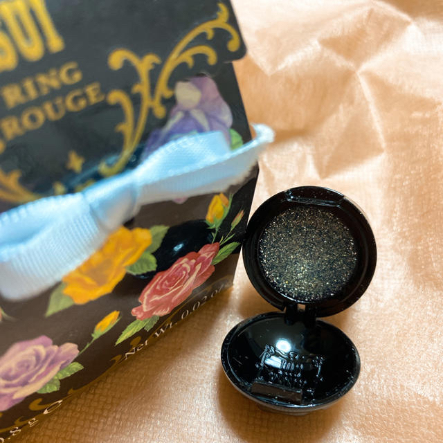 ANNA SUI(アナスイ)の新品未使用 【値下げ！】袋付き ANNA SUI リングルージュ グロス 指輪 コスメ/美容のベースメイク/化粧品(リップグロス)の商品写真