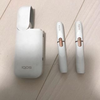 アイコス(IQOS)のiQOS2.4 ホルダー二本　車載USBチャージャー付き(タバコグッズ)