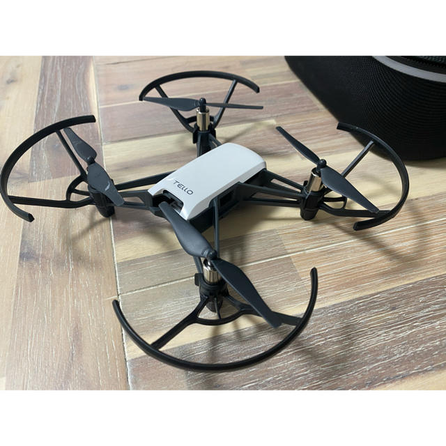 DJI Tello フルセット(くろクマ様) エンタメ/ホビーのおもちゃ/ぬいぐるみ(トイラジコン)の商品写真