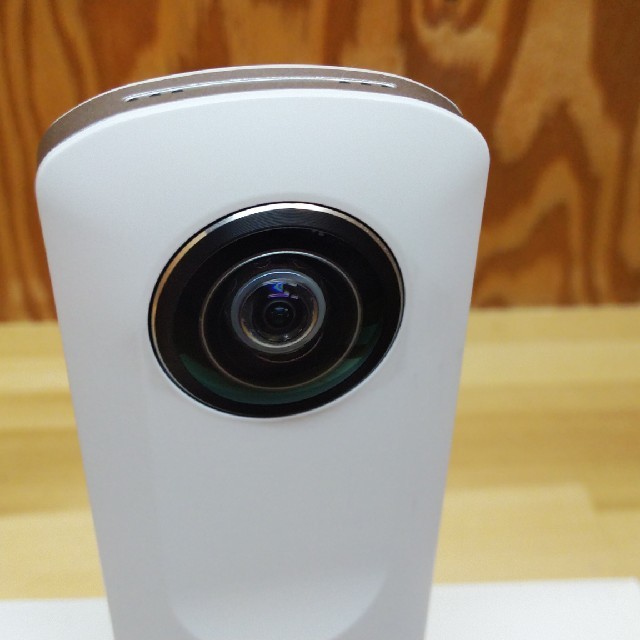 RICOH(リコー)のRICOH THETA M15 WHITE スマホ/家電/カメラのカメラ(コンパクトデジタルカメラ)の商品写真