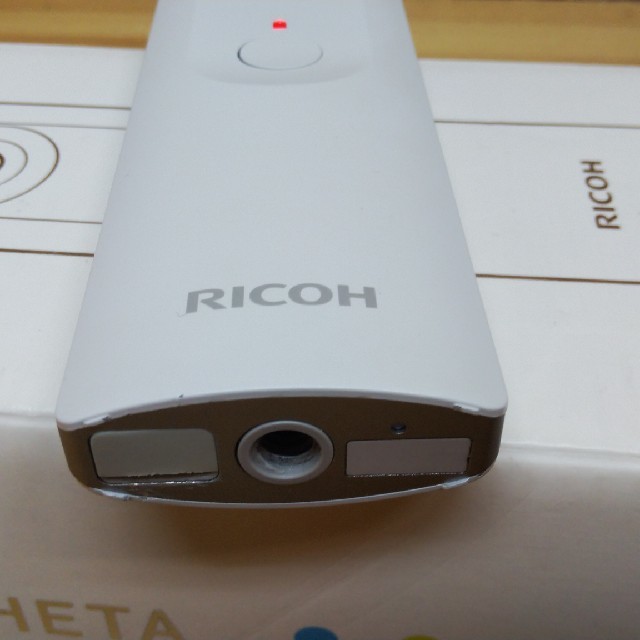 RICOH(リコー)のRICOH THETA M15 WHITE スマホ/家電/カメラのカメラ(コンパクトデジタルカメラ)の商品写真