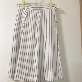 アンタイトル(UNTITLED)の【美品】アンタイトル ガウチョパンツ ストライプ(カジュアルパンツ)