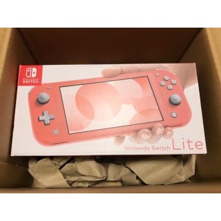 ニンテンドースイッチ(Nintendo Switch)の【新品未使用】Nintendo Switch Lite コーラル(携帯用ゲーム機本体)