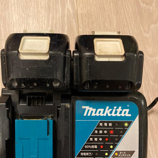 Makita(マキタ)の【値下げ】マキタ 充電器 DC18RC 18V6Ahバッテリー2個 スポーツ/アウトドアの自転車(工具/メンテナンス)の商品写真