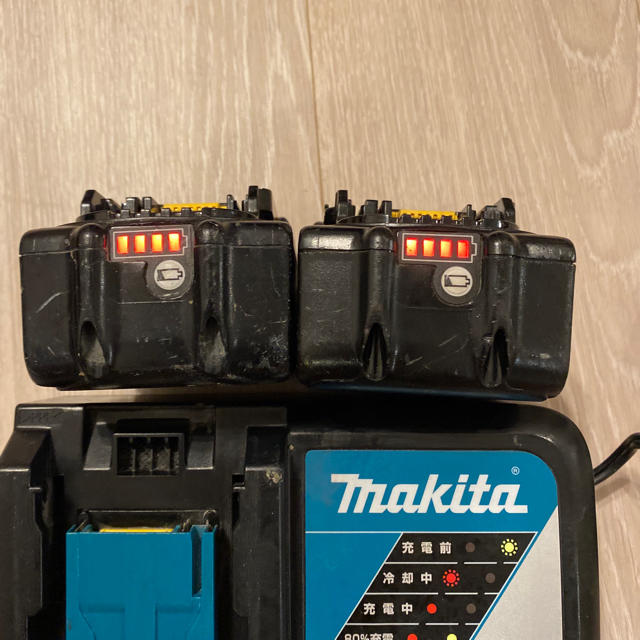 Makita(マキタ)の【値下げ】マキタ 充電器 DC18RC 18V6Ahバッテリー2個 スポーツ/アウトドアの自転車(工具/メンテナンス)の商品写真