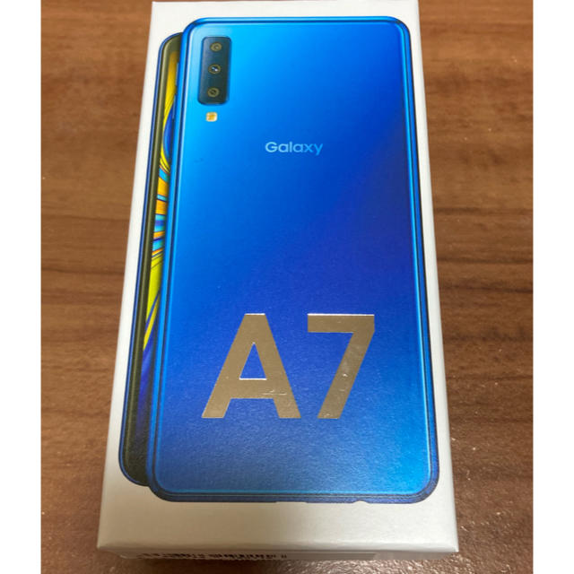 Galaxy(ギャラクシー)のGaraxy A7 64GB ブルー スマホ/家電/カメラのスマートフォン/携帯電話(スマートフォン本体)の商品写真