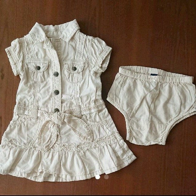 babyGAP(ベビーギャップ)のGAPベージュワンピース８０ キッズ/ベビー/マタニティのベビー服(~85cm)(ワンピース)の商品写真