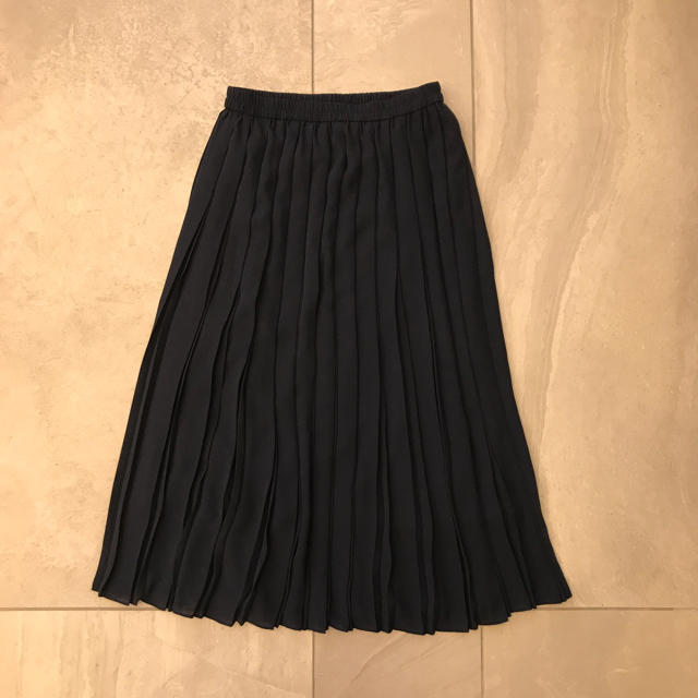 UNIQLO(ユニクロ)のUNIQLO  シフォン　プリーツ　スカート　紺色 レディースのスカート(ロングスカート)の商品写真