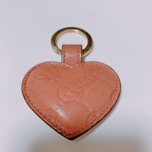 Gucci(グッチ)のGUCCIハート♥️キーホルダー レディースのファッション小物(キーホルダー)の商品写真