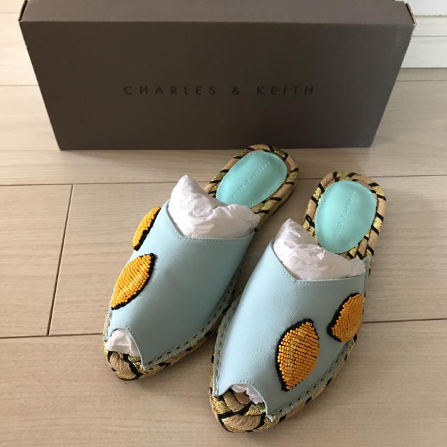 Charles and Keith(チャールズアンドキース)の☆新品☆CHARLES&KEITH サンダル レディースの靴/シューズ(サンダル)の商品写真