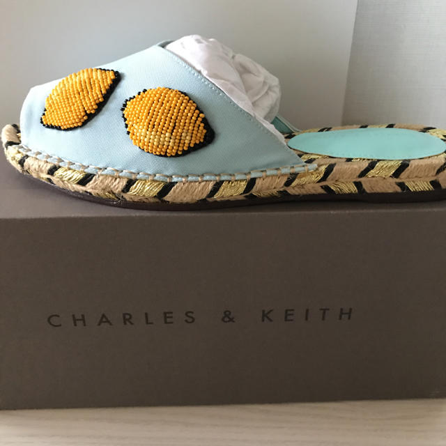 Charles and Keith(チャールズアンドキース)の☆新品☆CHARLES&KEITH サンダル レディースの靴/シューズ(サンダル)の商品写真