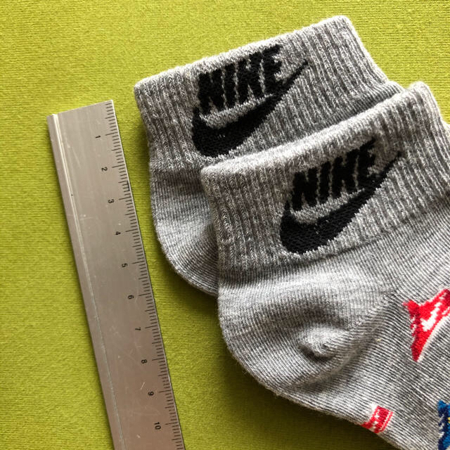 NIKE(ナイキ)の【ナイキ】 スニーカー柄＆JDI‼️キッズ靴下 4足組 NK-16⑤ 15-20 キッズ/ベビー/マタニティのこども用ファッション小物(靴下/タイツ)の商品写真