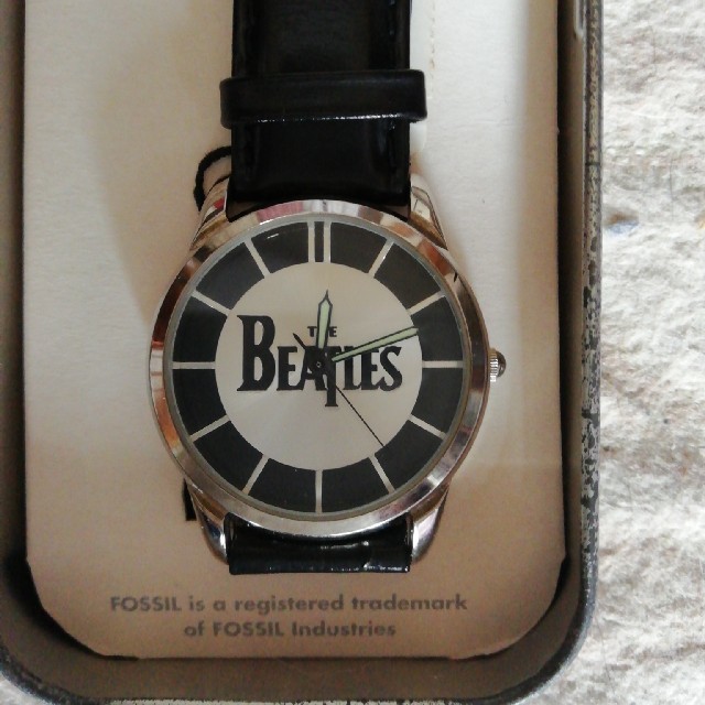 Fossil社製 限定Beatlesロゴデザインの腕時計　レア物 メンズの時計(腕時計(アナログ))の商品写真