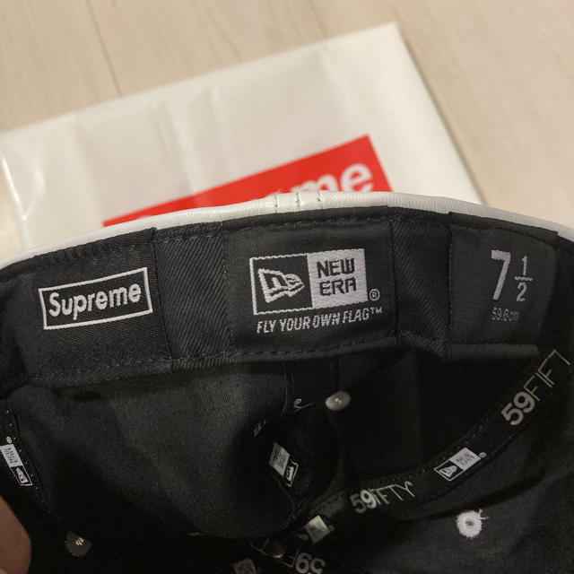 Supreme(シュプリーム)のSupreme 15F/W leather box logo new era メンズの帽子(キャップ)の商品写真