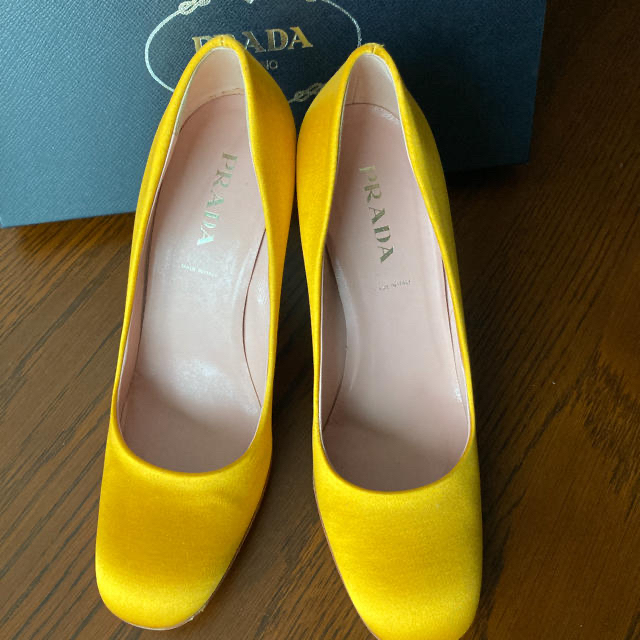 PRADA パンプス　イエロー　23.5