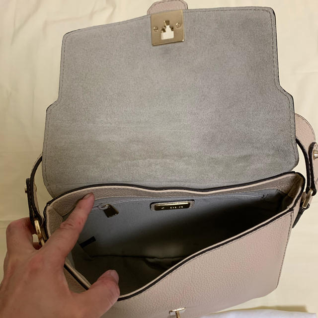 Furla(フルラ)のさくらさくさま専用⭐︎美品　フルラ　ショルダーバッグ　ベージュ　レザー　バッグ レディースのバッグ(ショルダーバッグ)の商品写真