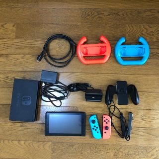 ニンテンドースイッチ(Nintendo Switch)の任天堂Switch 本体　中古(家庭用ゲーム機本体)