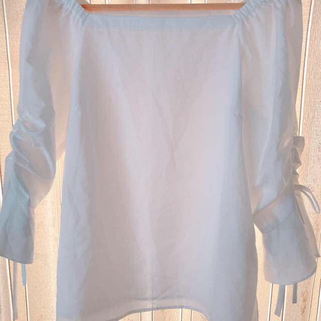 Apuweiser-riche(アプワイザーリッシェ)の୨୧ Apuweiser-riche blouse white お値下げ中 レディースのトップス(シャツ/ブラウス(長袖/七分))の商品写真