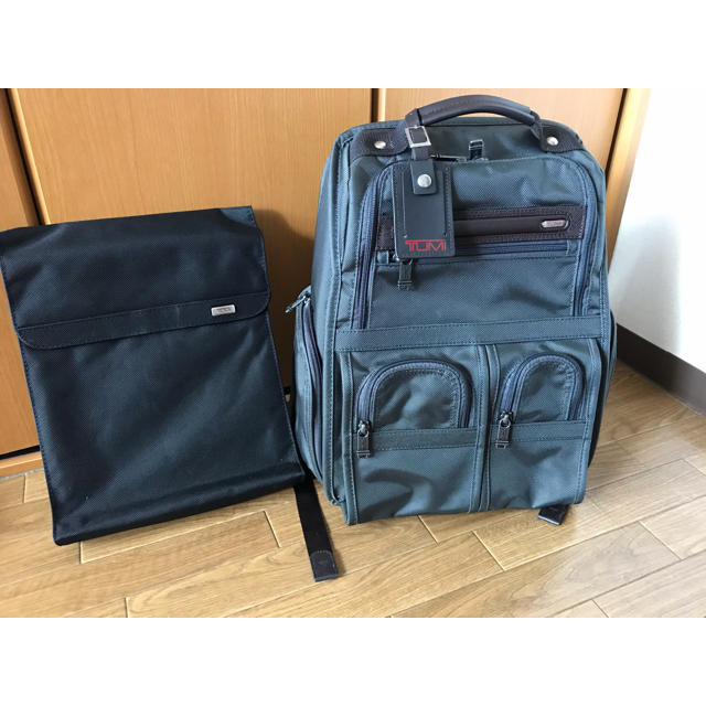 TUMI アルフファ コンパクト ラップトップ ブリーフパック グレー