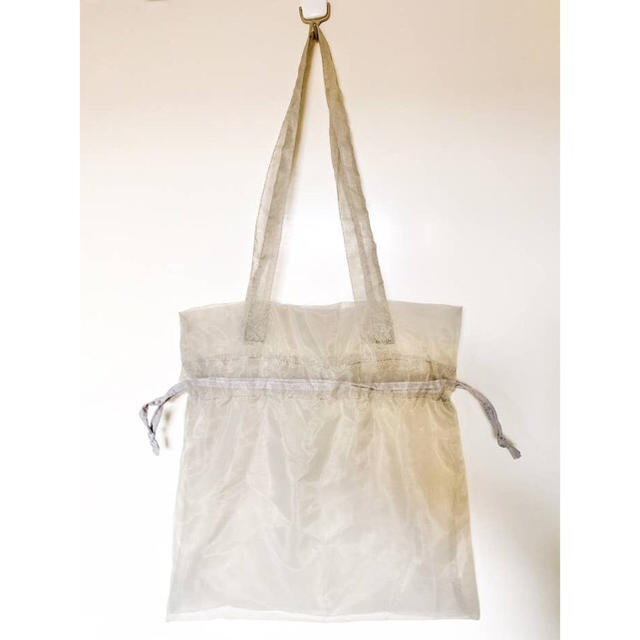 3COINS(スリーコインズ)の【新品未使用】 3coins シフォン 巾着バッグ ピンク&グレー レディースのバッグ(エコバッグ)の商品写真
