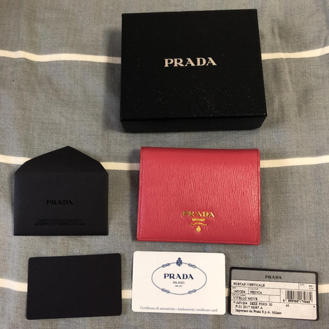 PRADA(プラダ)のPRADA プラダ 二つ折り 財布 レディースのファッション小物(財布)の商品写真