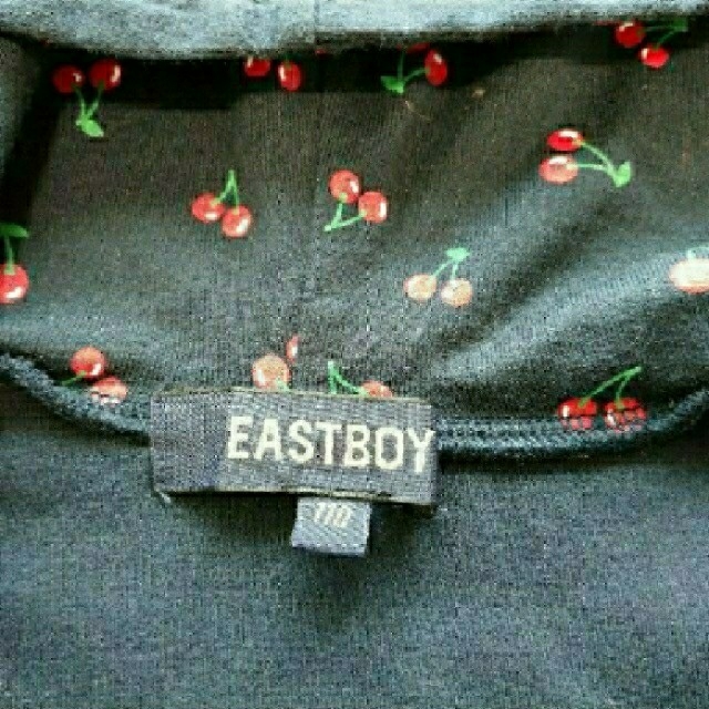 EASTBOY(イーストボーイ)のEAST BOY フード付きベスト 110cm キッズ/ベビー/マタニティのキッズ服女の子用(90cm~)(Tシャツ/カットソー)の商品写真
