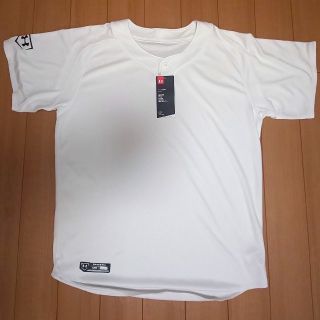 アンダーアーマー(UNDER ARMOUR)のアンダーアーマー  半袖ベースボールシャツ MBB9306 WHT サイズMD(ウェア)