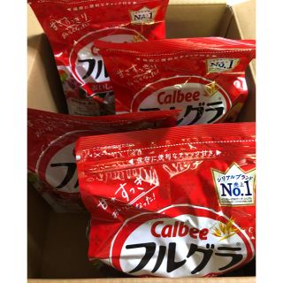 カルビー(カルビー)のグラノーラ　800gが4袋　新品未開封(その他)