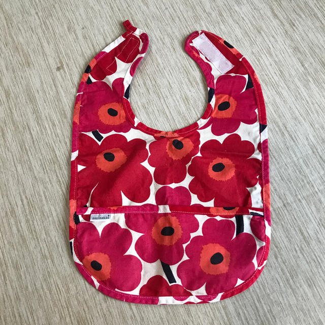 marimekko(マリメッコ)のマリメッコ  スタイ　最終お値下げ キッズ/ベビー/マタニティのこども用ファッション小物(ベビースタイ/よだれかけ)の商品写真