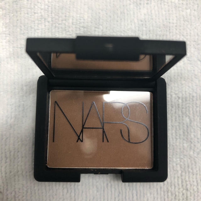 NARS(ナーズ)のNARS ブロンズパウダー 5101N ミニサイズ コスメ/美容のベースメイク/化粧品(フェイスカラー)の商品写真