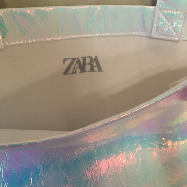ZARA(ザラ)の新品ZARA♡オーロラトートバック♡完売 レディースのバッグ(トートバッグ)の商品写真