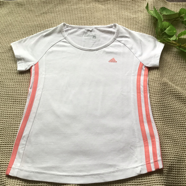 adidas(アディダス)の女の子　アディダス 半袖Tシャツ 140サイズ  Climalite　新品 キッズ/ベビー/マタニティのキッズ服女の子用(90cm~)(Tシャツ/カットソー)の商品写真