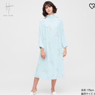 ユニクロ(UNIQLO)のユニクロ　レーヨンタイバックプリントロングワンピース(ロングワンピース/マキシワンピース)