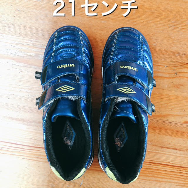 UMBRO(アンブロ)のUmbro フットサルシューズ21センチ スポーツ/アウトドアのサッカー/フットサル(シューズ)の商品写真