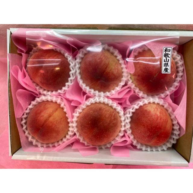 桃🍑６玉入り 化粧箱 熨斗 可 食品/飲料/酒の食品(フルーツ)の商品写真