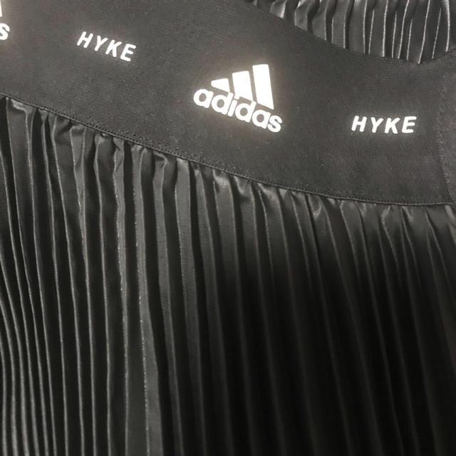 HYKE(ハイク)のＤＲＥＳＳ　adidas by HYKE Ｌサイズ　ブラック レディースのスカート(ロングスカート)の商品写真