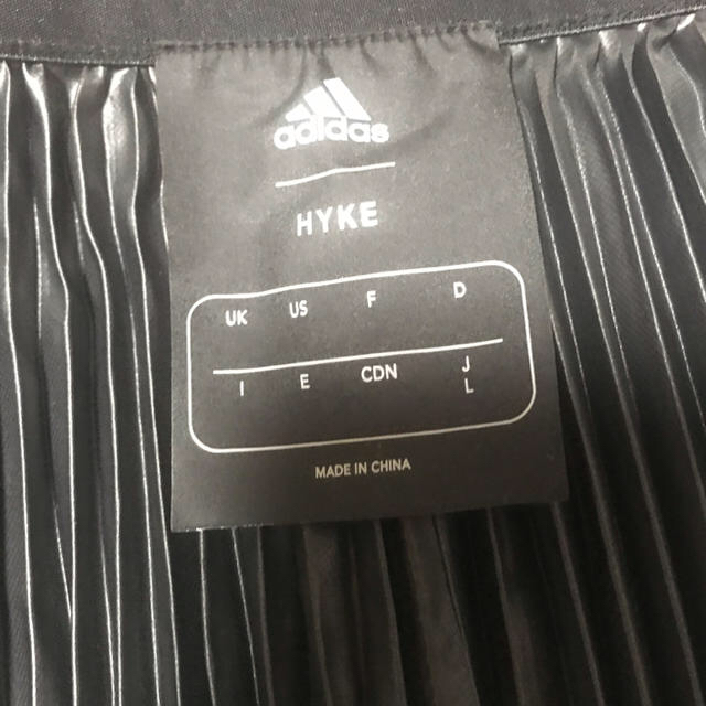 HYKE(ハイク)のＤＲＥＳＳ　adidas by HYKE Ｌサイズ　ブラック レディースのスカート(ロングスカート)の商品写真