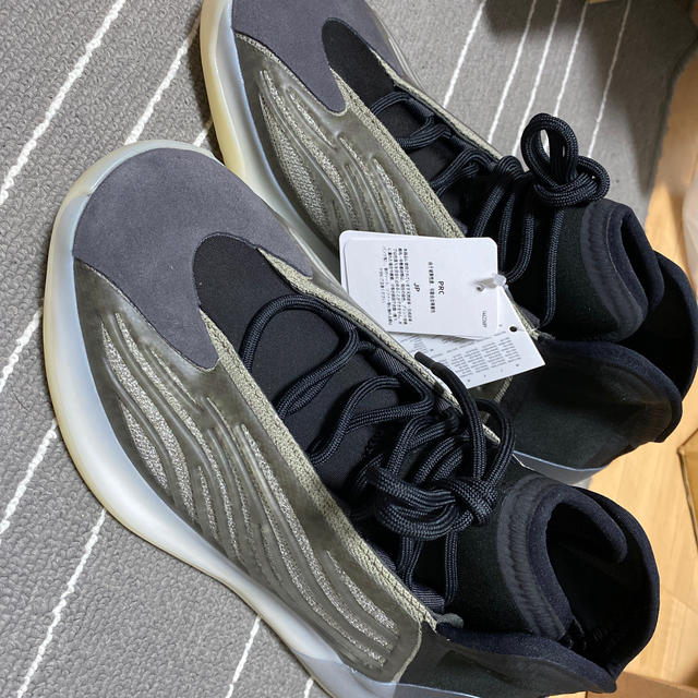 yeezy qntm28センチ