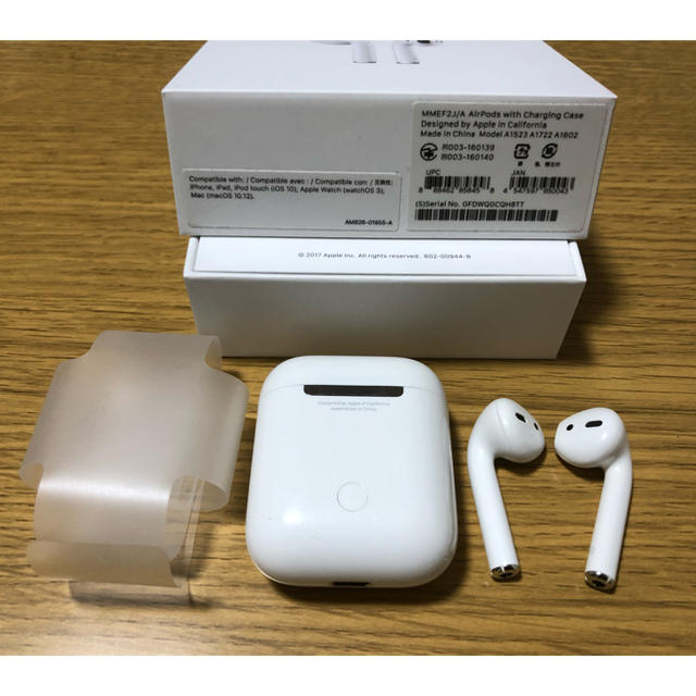 Apple(アップル)のairpods 第一世代　Apple純正品　完動品 スマホ/家電/カメラのオーディオ機器(ヘッドフォン/イヤフォン)の商品写真