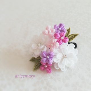 真っ白なお花と小花のつまみ細工髪飾り(ヘアアクセサリー)