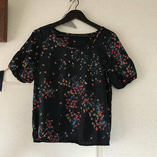 ザラ(ZARA)のZARA BASIC 花柄ブラウス(シャツ/ブラウス(半袖/袖なし))