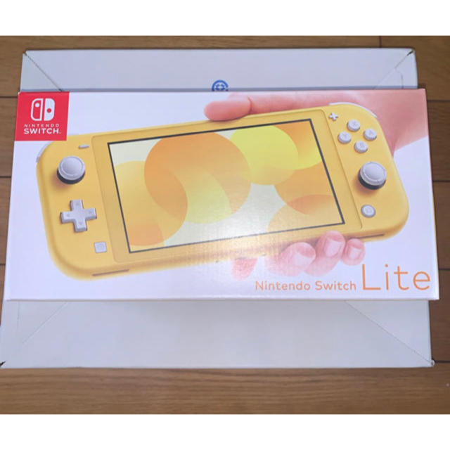 Nintendo Switch(ニンテンドースイッチ)の任天堂 Switch lite yellow エンタメ/ホビーのゲームソフト/ゲーム機本体(家庭用ゲーム機本体)の商品写真