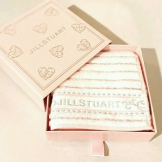 ジルスチュアート(JILLSTUART)の タオルハンカチＢＯＸ付き(ハンカチ)